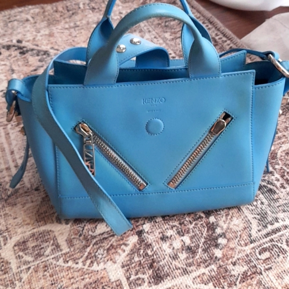 Reposhing: Mini Tote Bag in Bright Blue